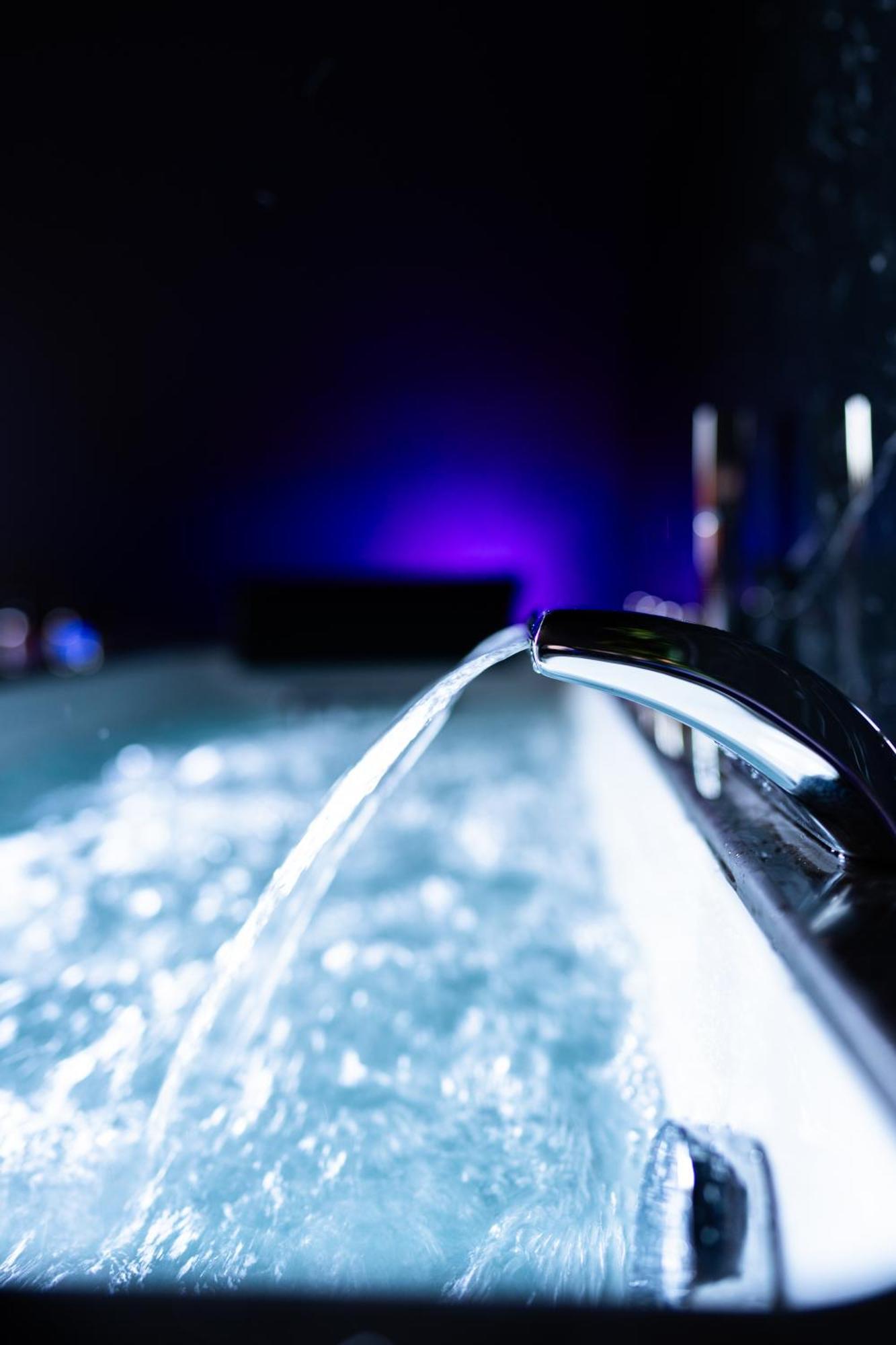 L'Evasion, Romantisme, Volupte & Jacuzzi Saumur Bagian luar foto